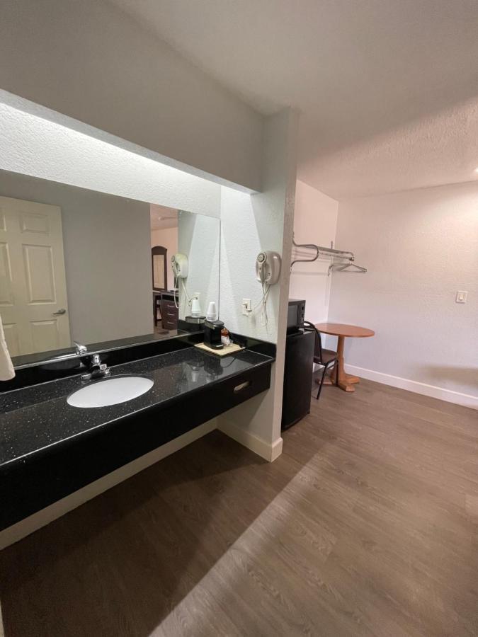 Western Inn West Columbia Εξωτερικό φωτογραφία